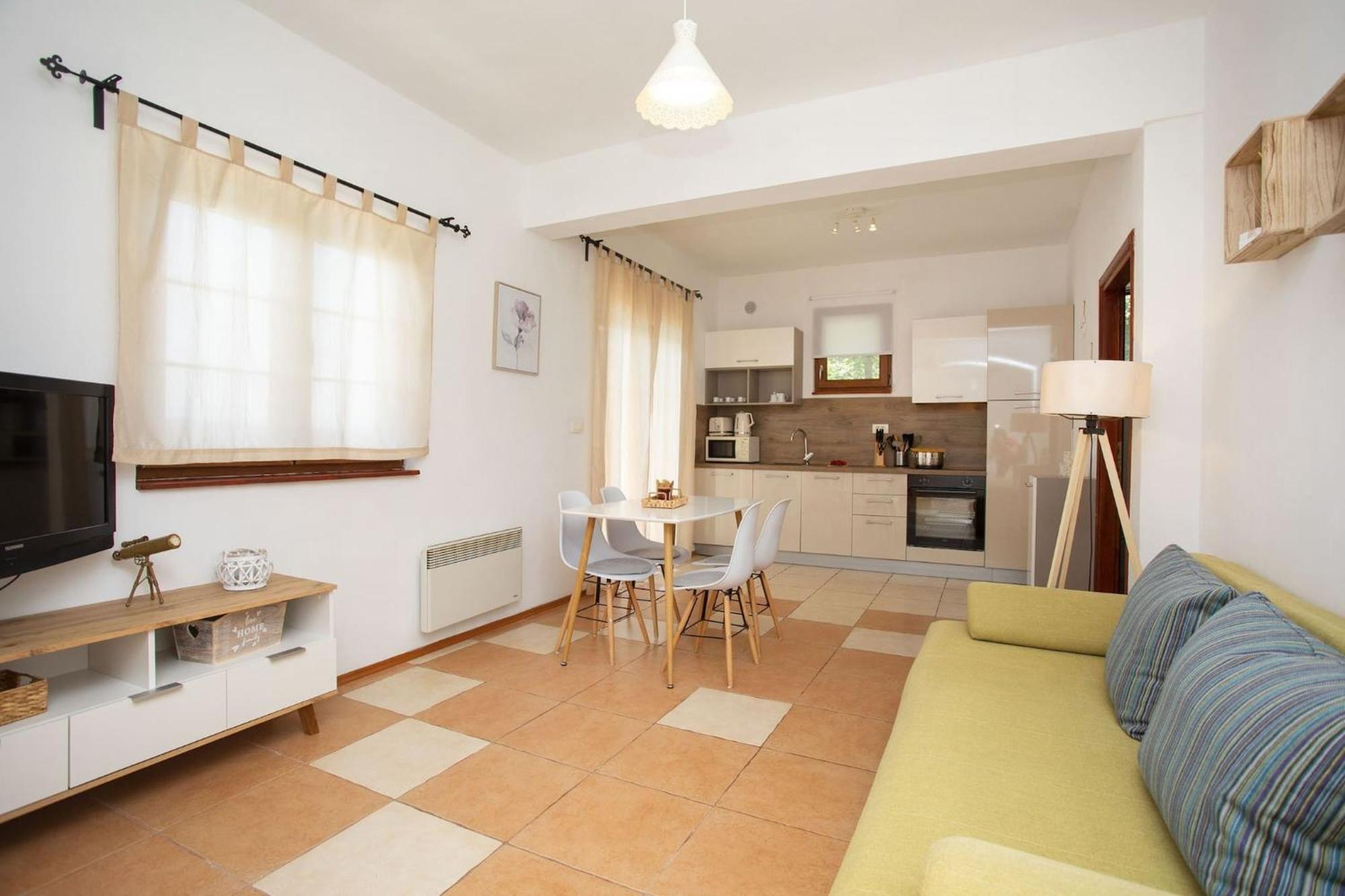 לאבין Holiday Home Deborah With Private Pool מראה חיצוני תמונה