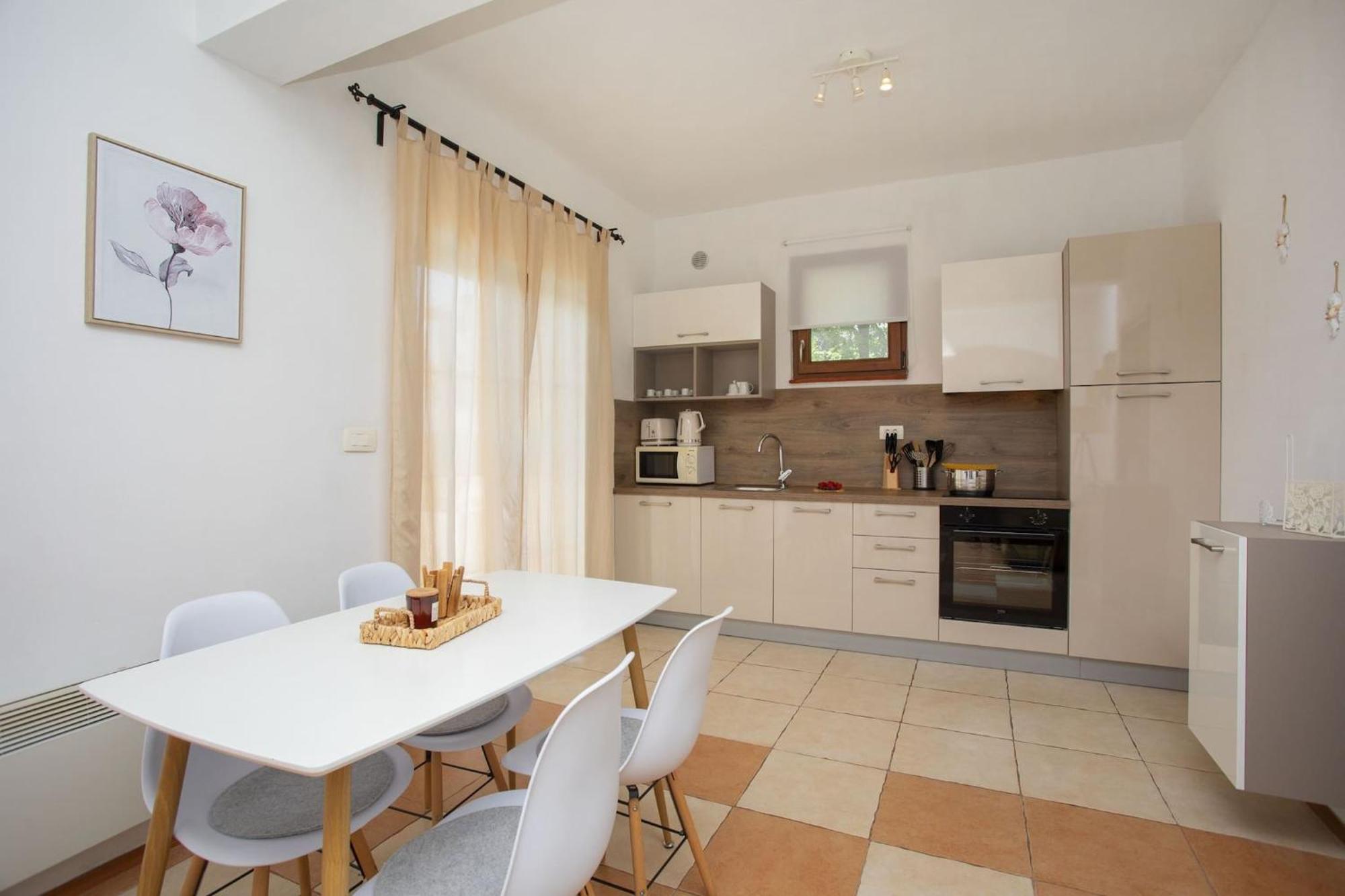 לאבין Holiday Home Deborah With Private Pool מראה חיצוני תמונה