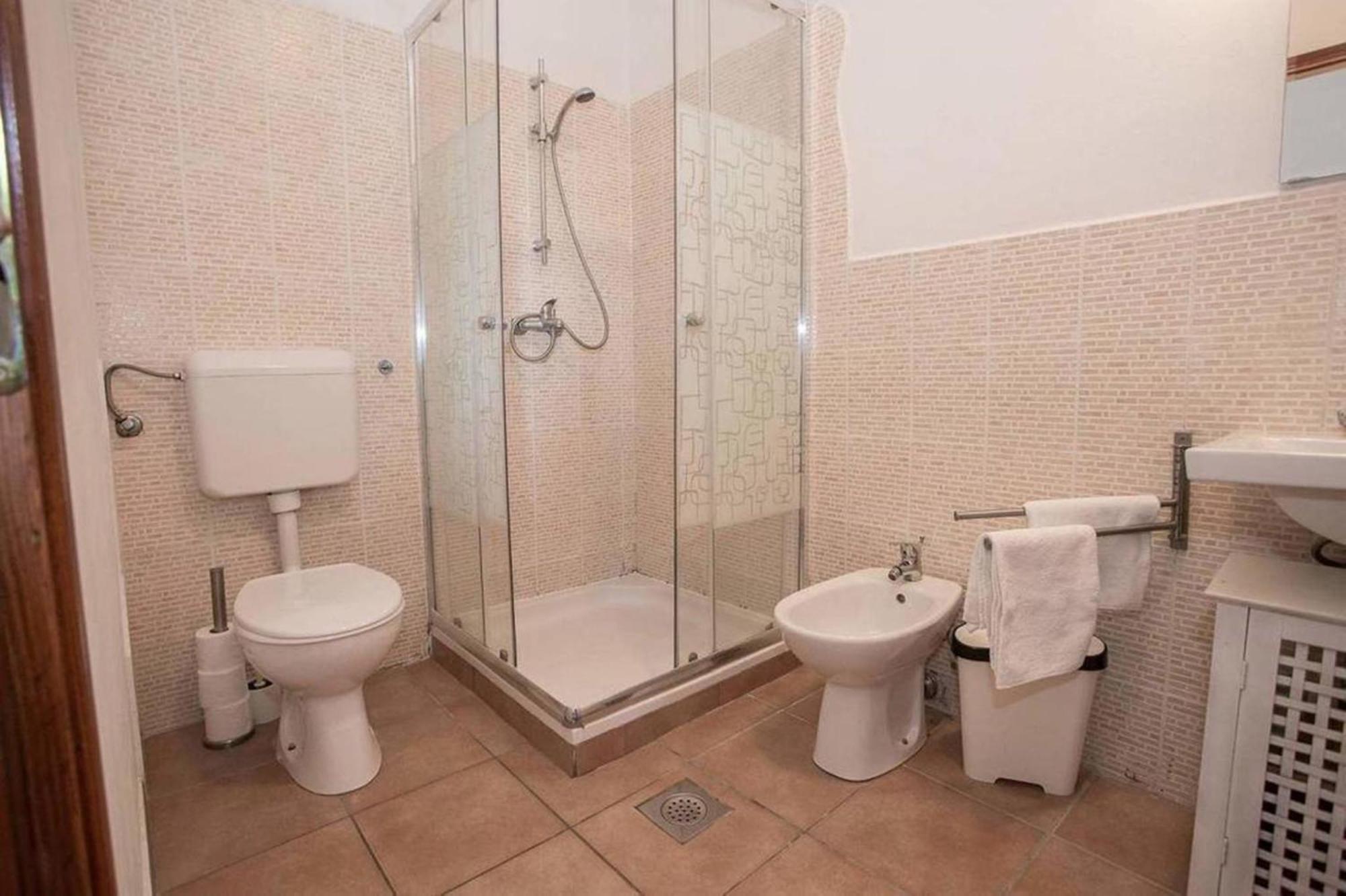 לאבין Holiday Home Deborah With Private Pool מראה חיצוני תמונה
