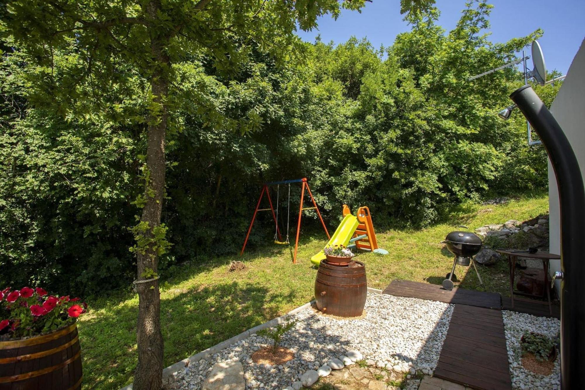 לאבין Holiday Home Deborah With Private Pool מראה חיצוני תמונה